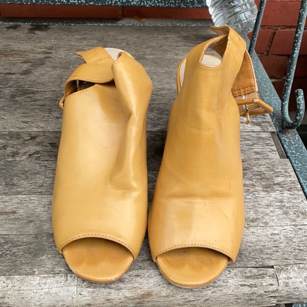 Dana Buchman wedges sz. 7